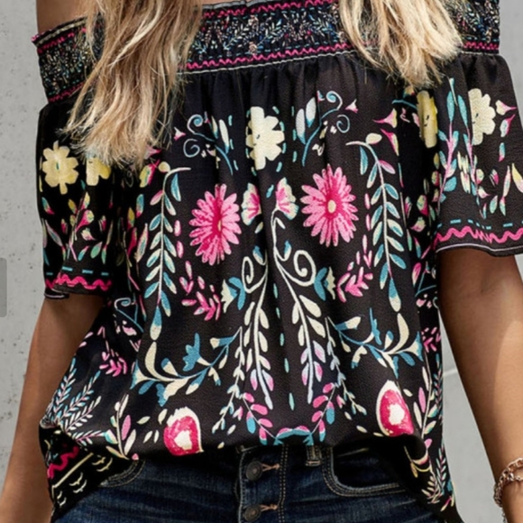 ♥️New boutique black floral shift top - Picture 6 of 11